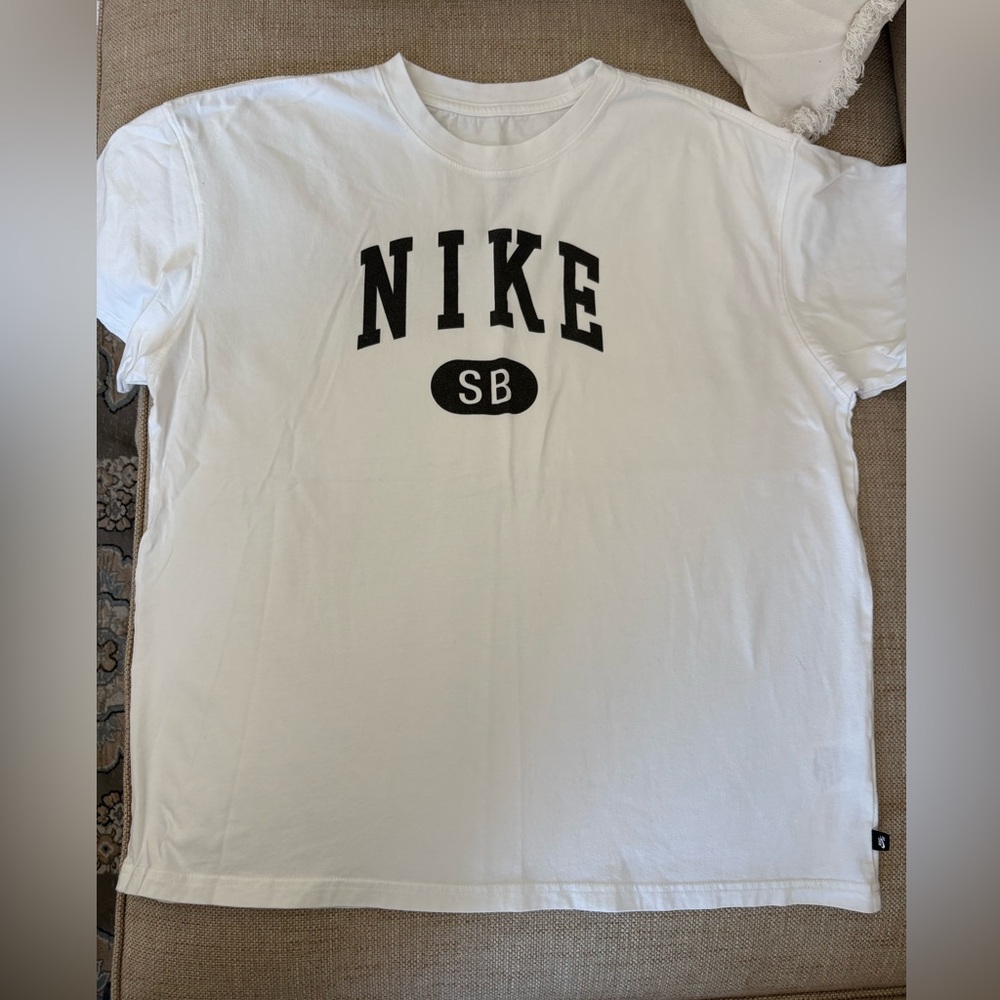 Nike SB Men's White Tshirt with black writing Short Sleeve Tee